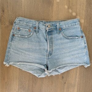 Levi's® Women's 501 Original High-Rise Jean Shorts Light Wash / Size W29